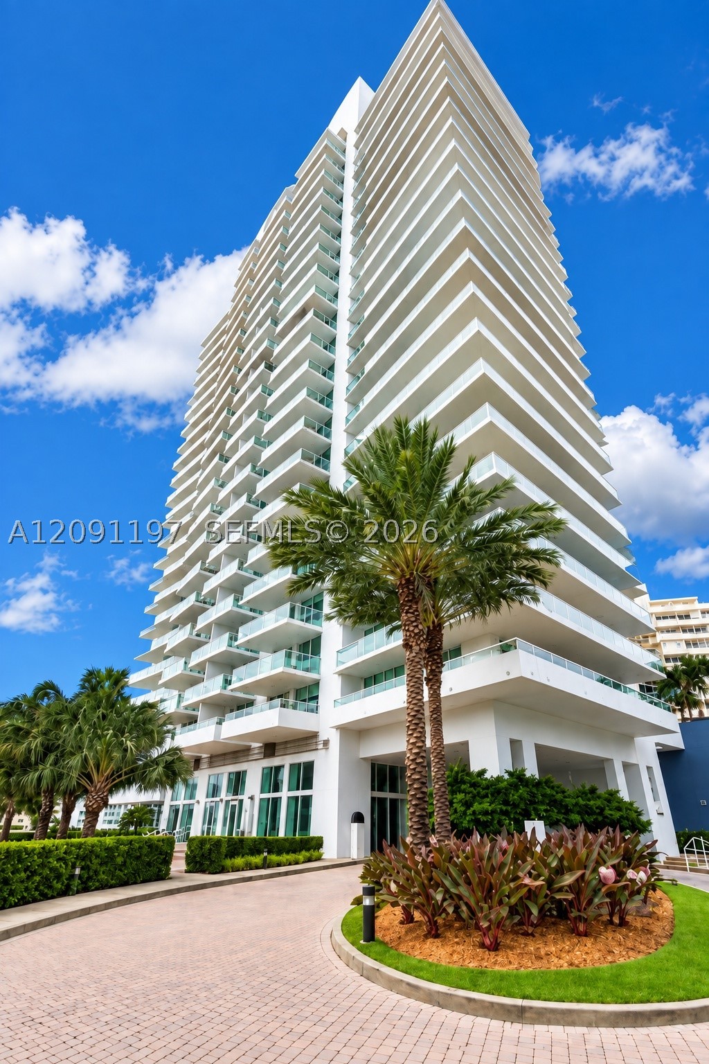 10 Venetian Way #1404