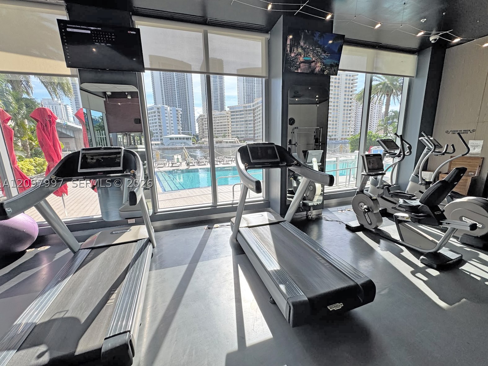 image Beachwalk Condominium12