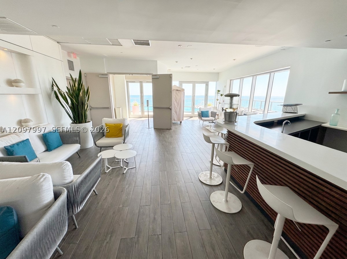 image Beachwalk Condominium19
