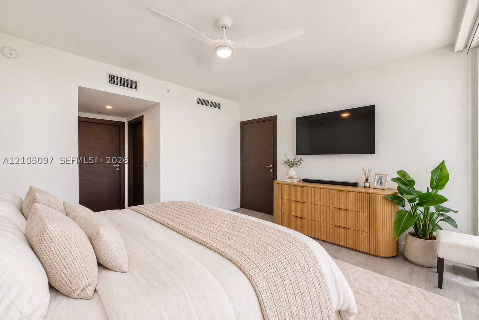 1000 Brickell Plz #4706 Miami, FL 33131