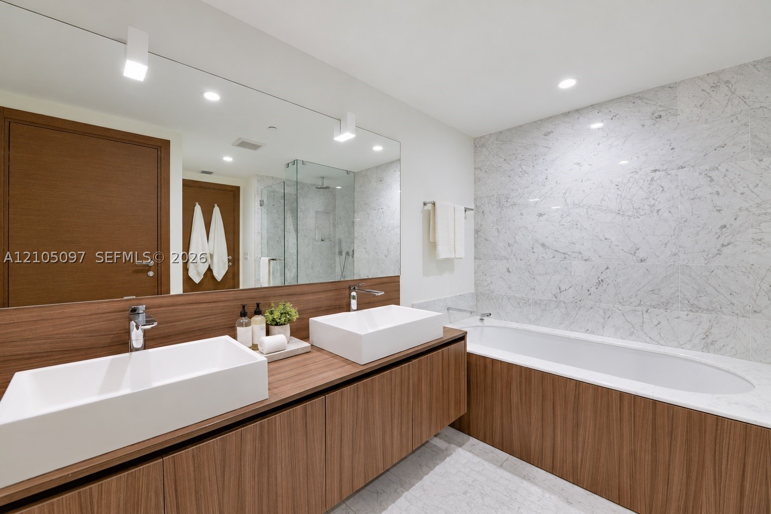 1000 Brickell Plz #4706 Miami, FL 33131