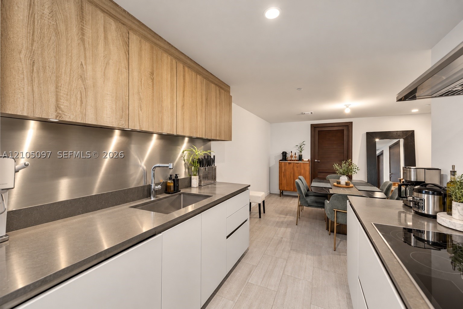 1000 Brickell Plz #4706 Miami, FL 33131