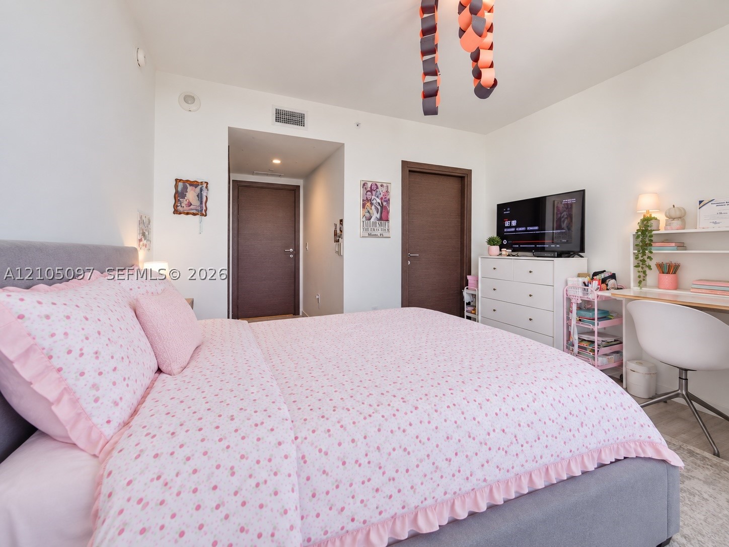 1000 Brickell Plz #4706 Miami, FL 33131