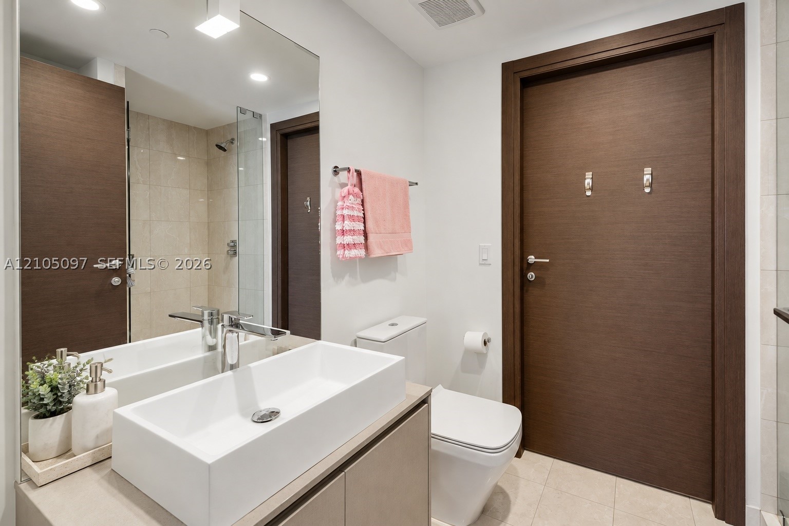 1000 Brickell Plz #4706 Miami, FL 33131