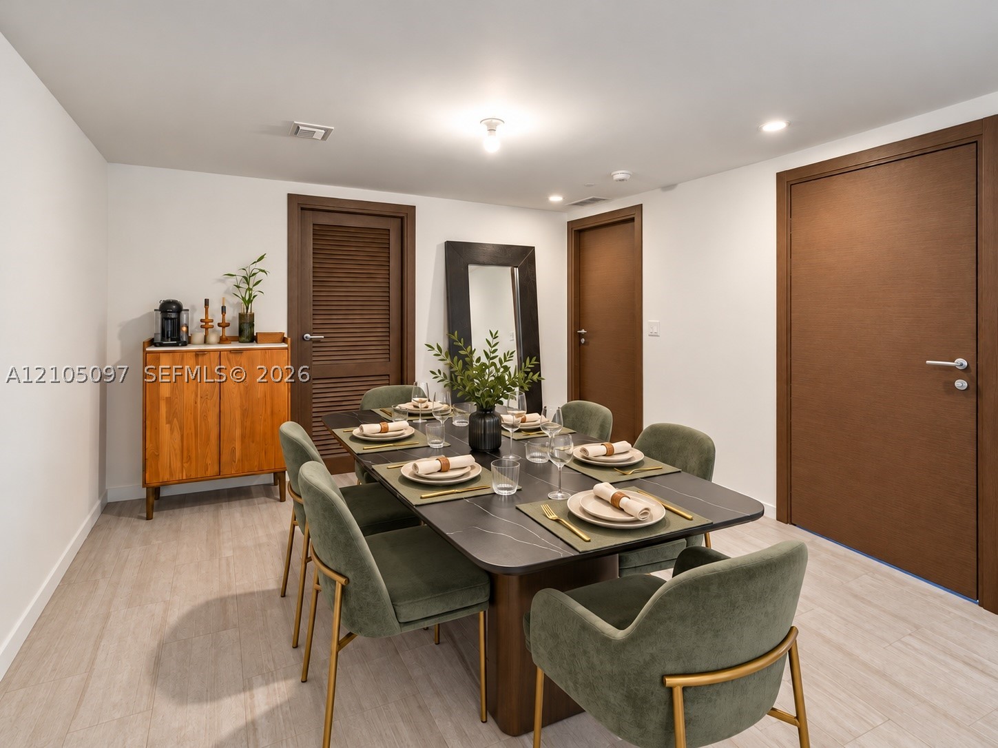 1000 Brickell Plz #4706 Miami, FL 33131