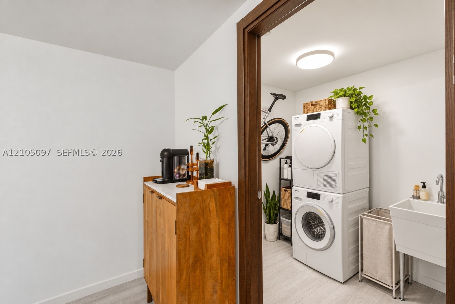 1000 Brickell Plz #4706 Miami, FL 33131