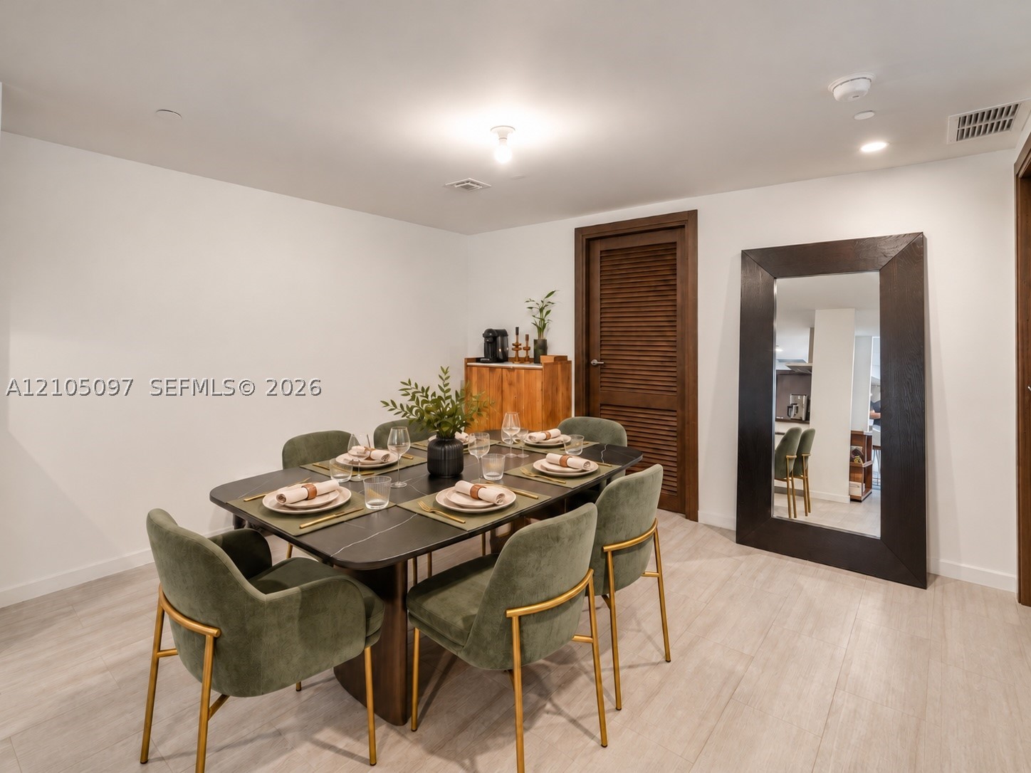 1000 Brickell Plz #4706 Miami, FL 33131