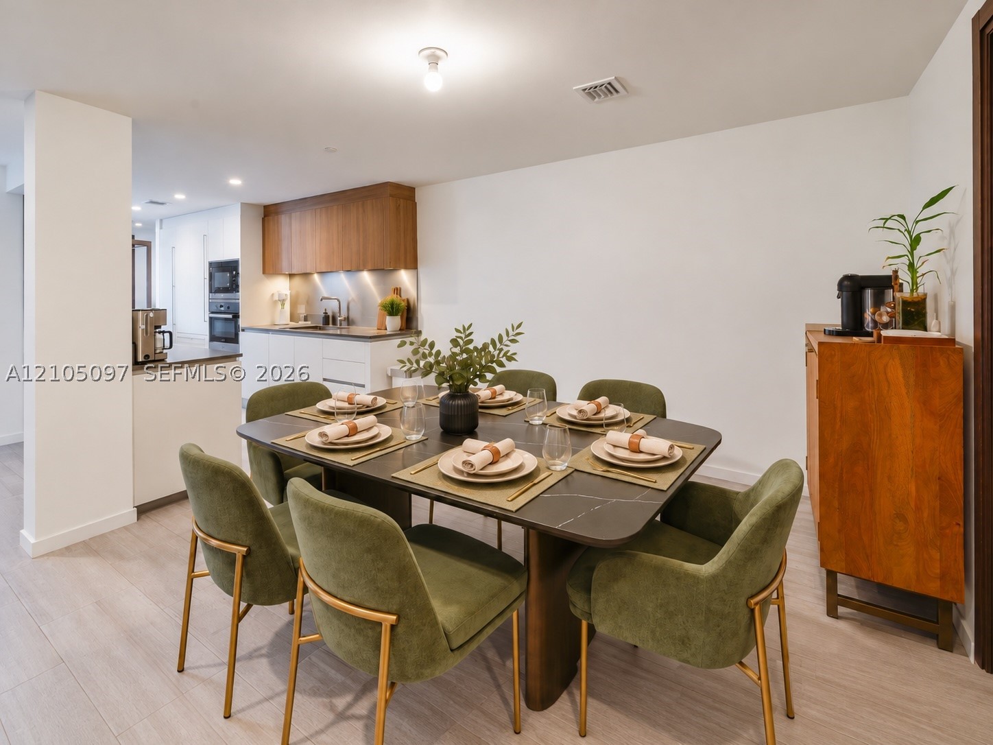 1000 Brickell Plz #4706 Miami, FL 33131