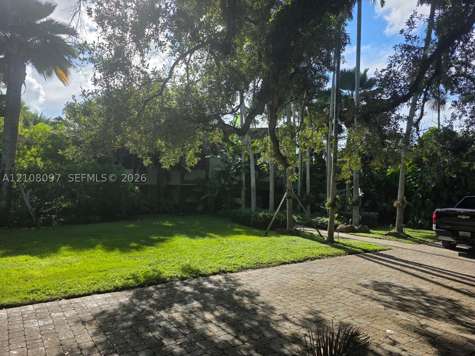 9990 SW 90th Ave Miami, FL 33176