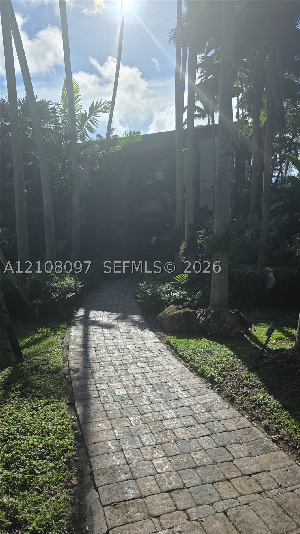 9990 SW 90th Ave Miami, FL 33176
