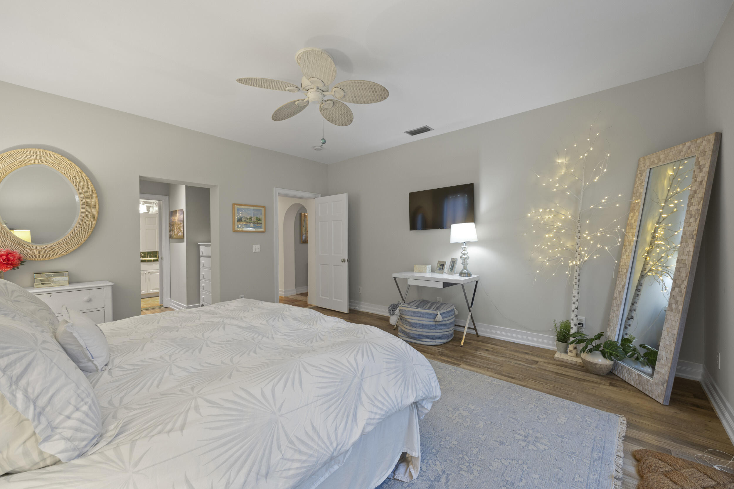 122 Lighthouse Jupiter Inlet Colony, FL 33469