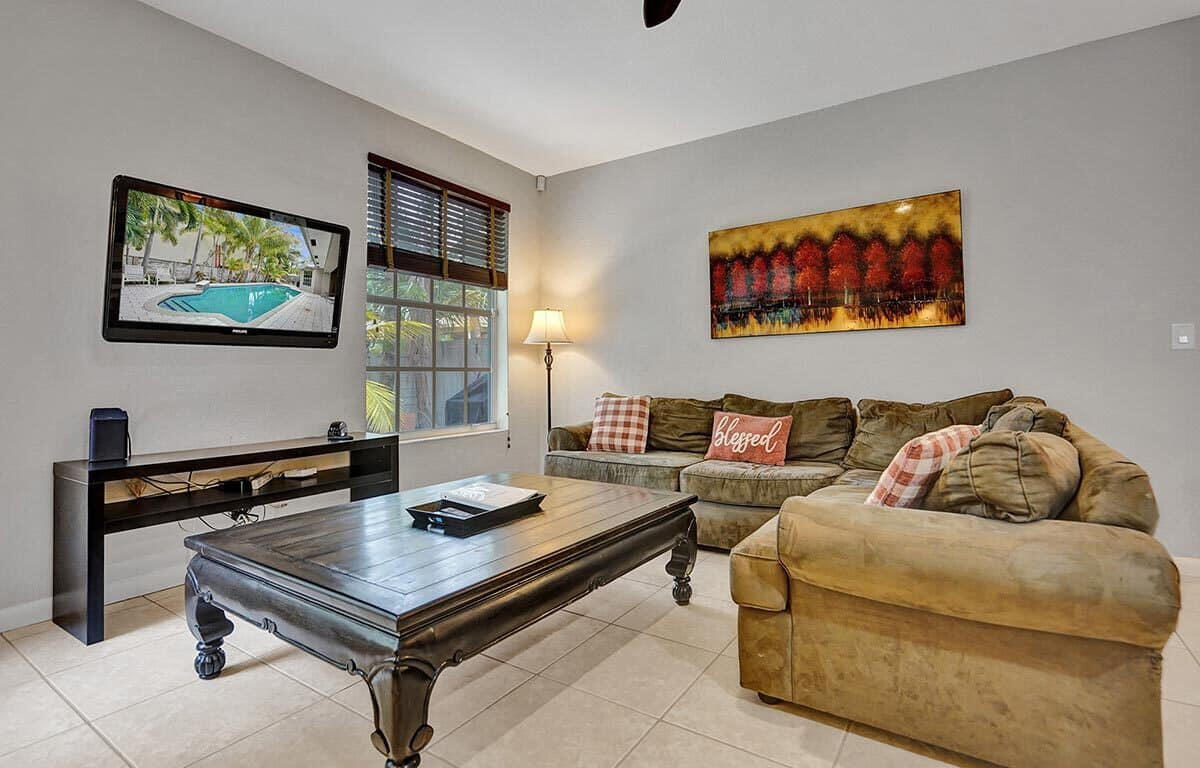 2105 SW 12th Fort Lauderdale, FL 33315