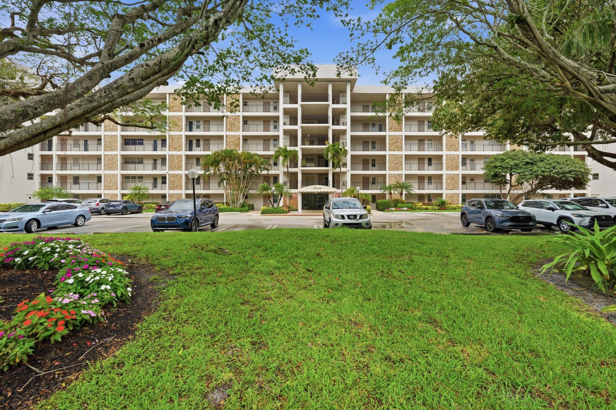 2801 N Palm Aire #402