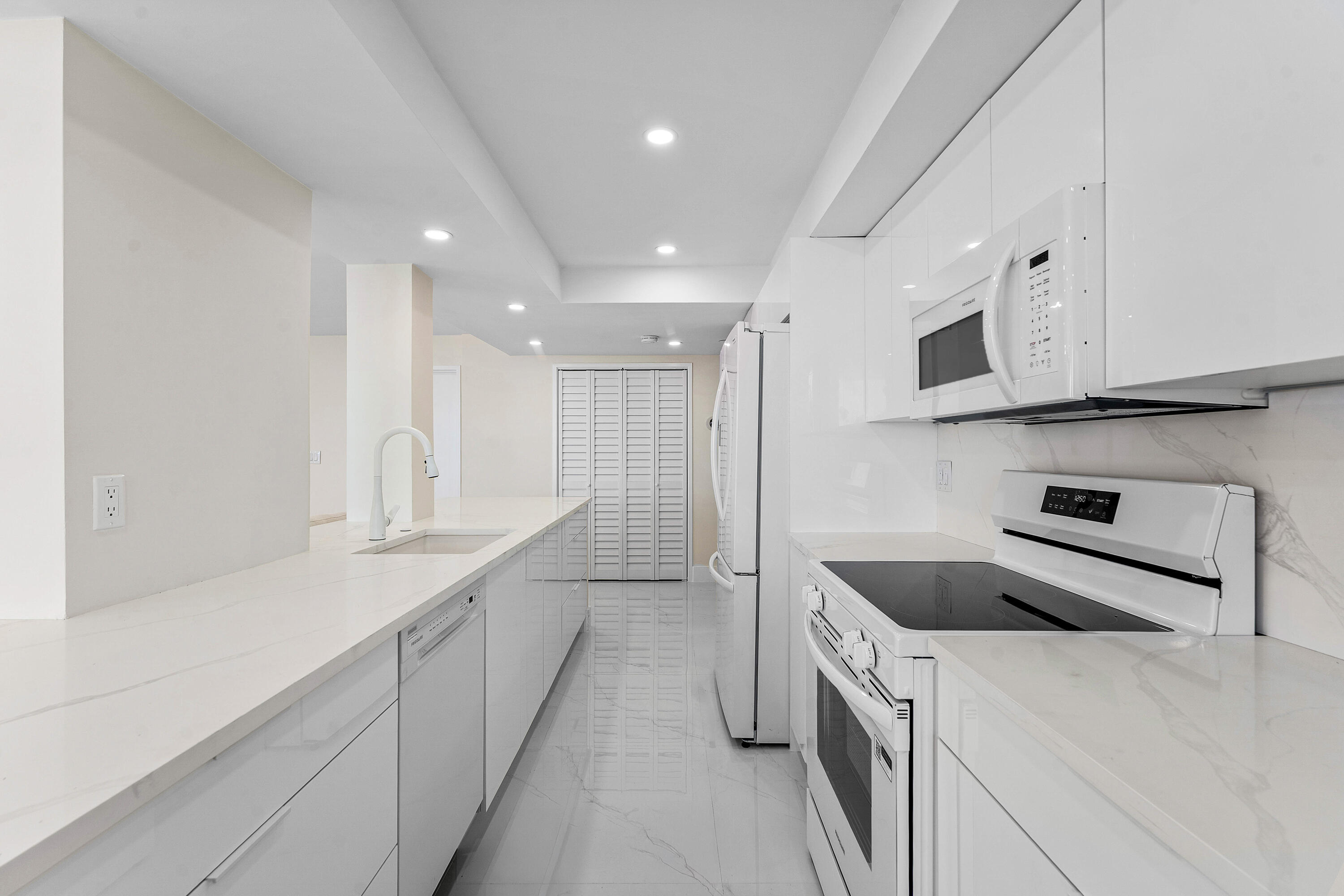 5460 N Ocean #5b Singer Island, FL 33404