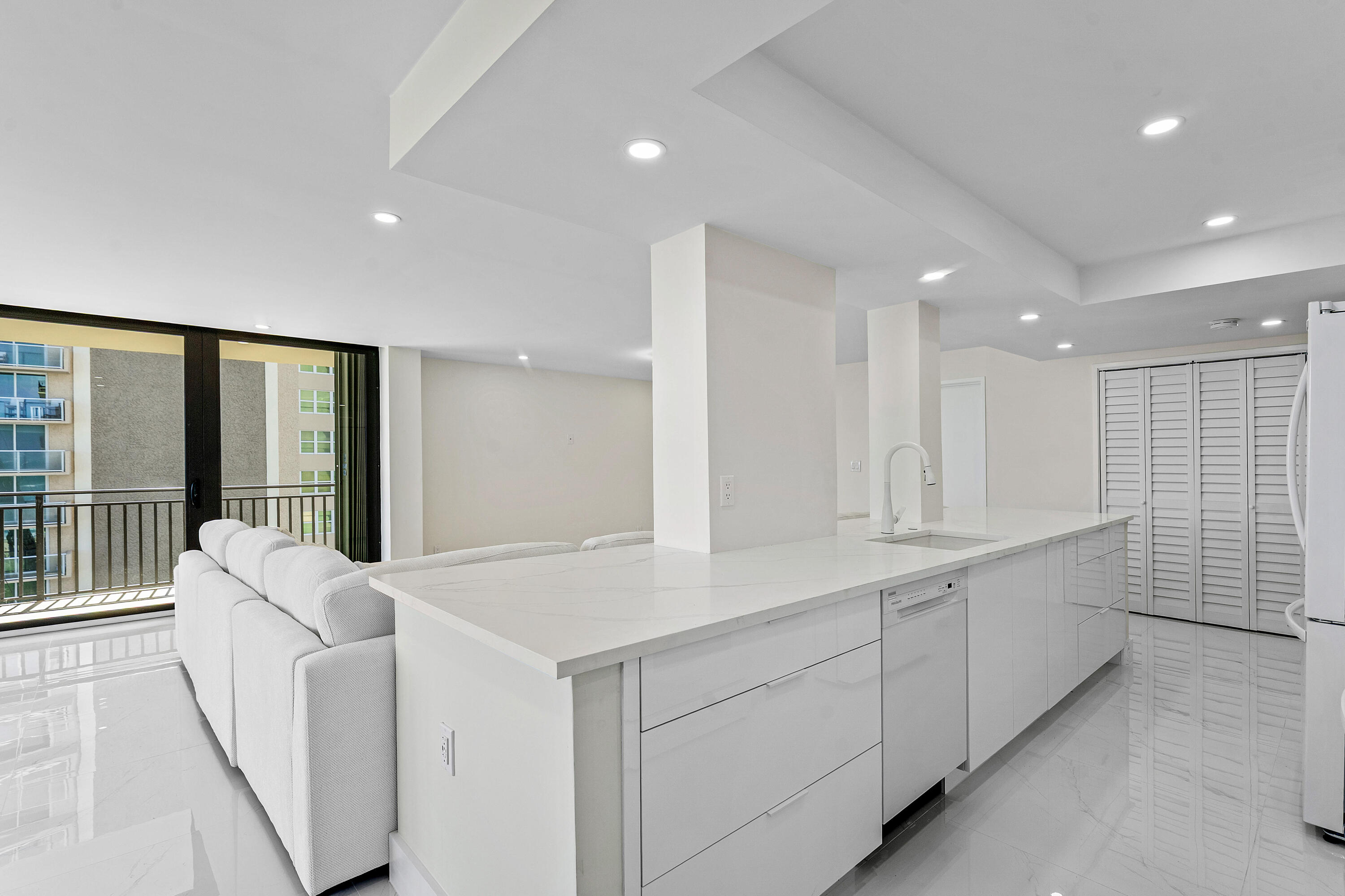 5460 N Ocean #5b Singer Island, FL 33404