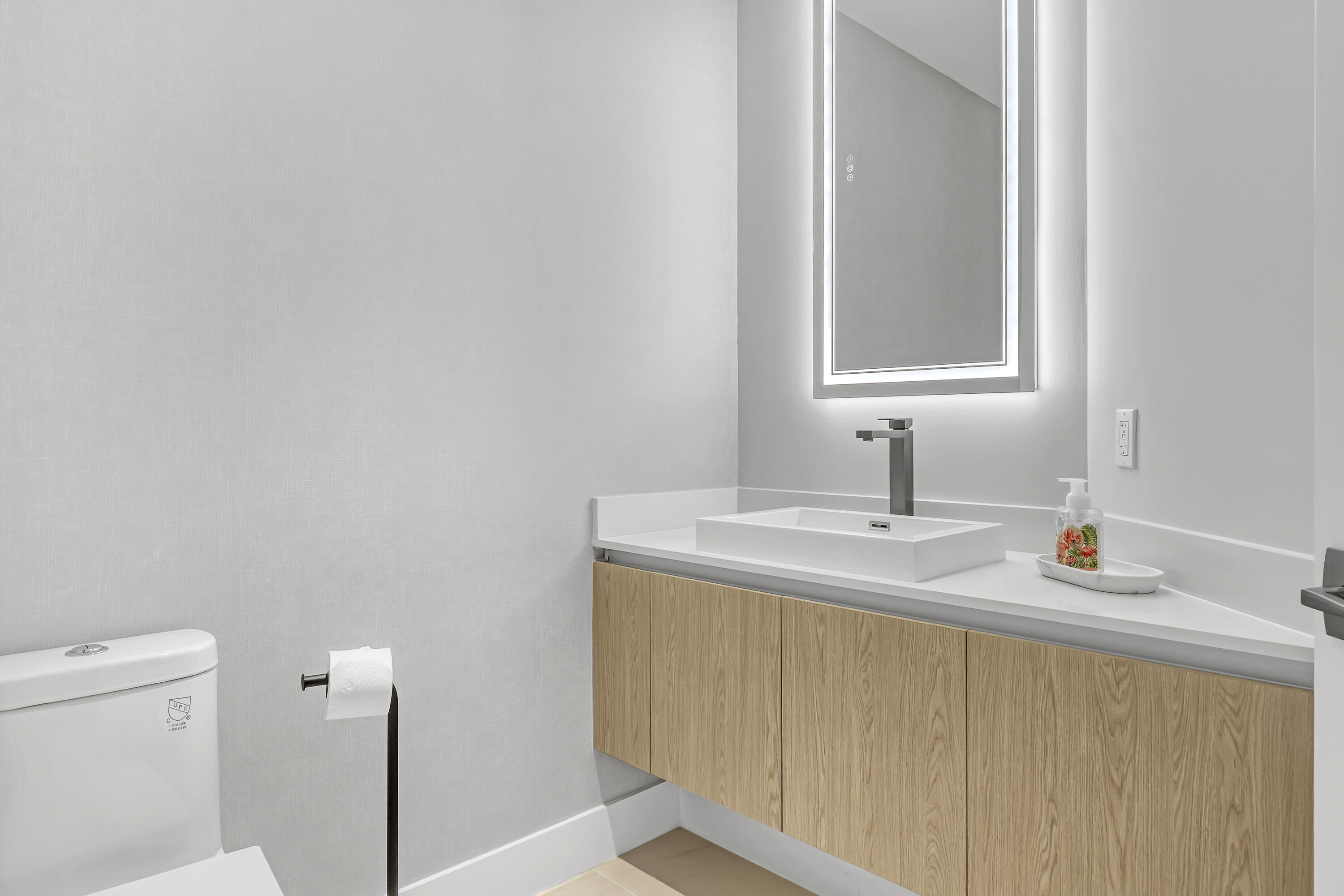 3100 N Ocean #H-1703 Riviera Beach, FL 33404