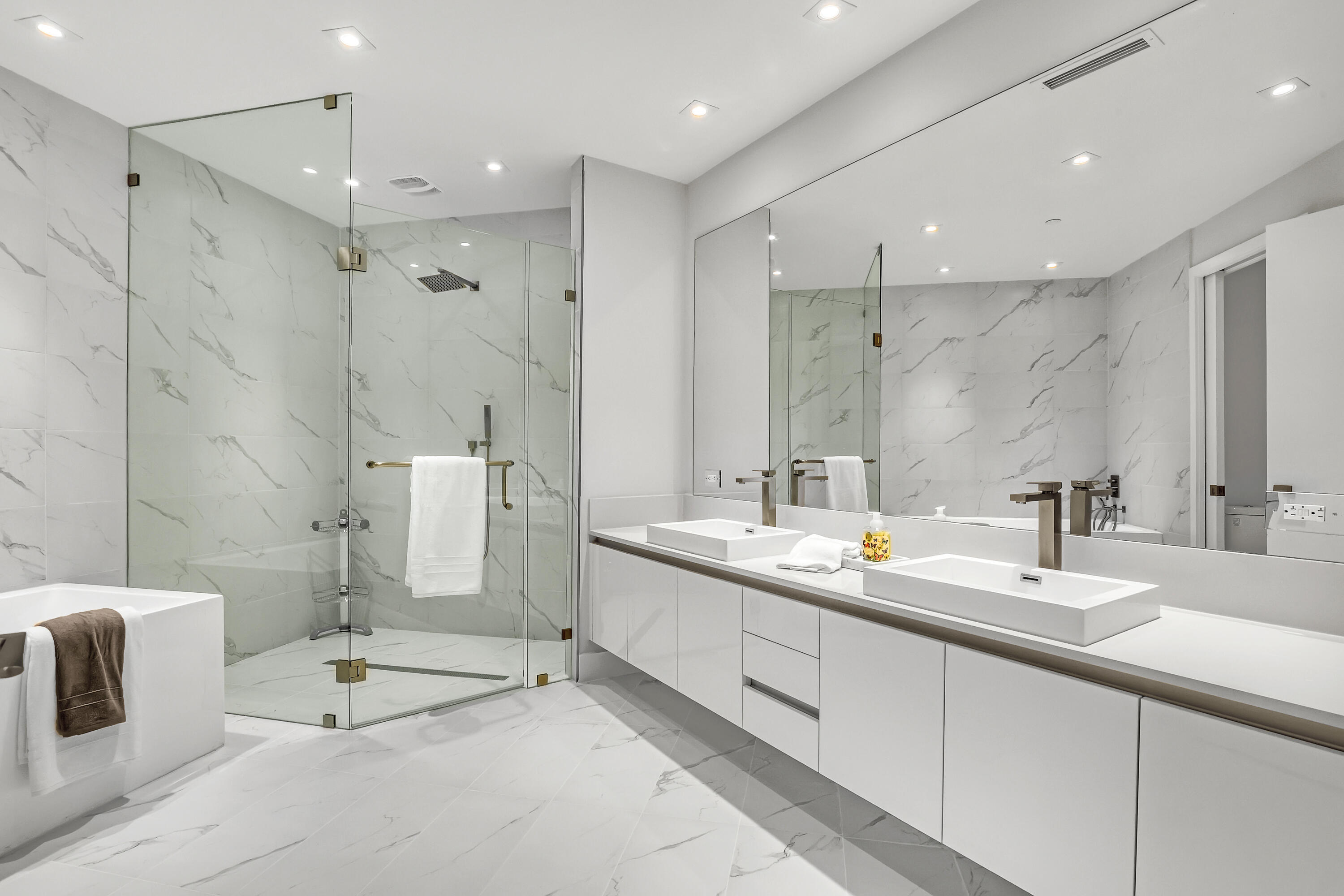 3100 N Ocean #H-1703 Riviera Beach, FL 33404