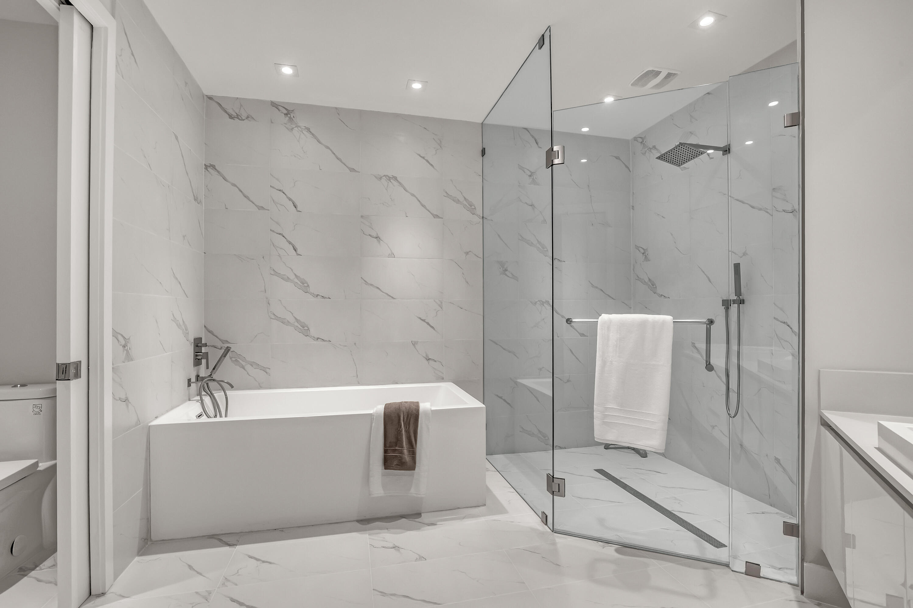 3100 N Ocean #H-1703 Riviera Beach, FL 33404