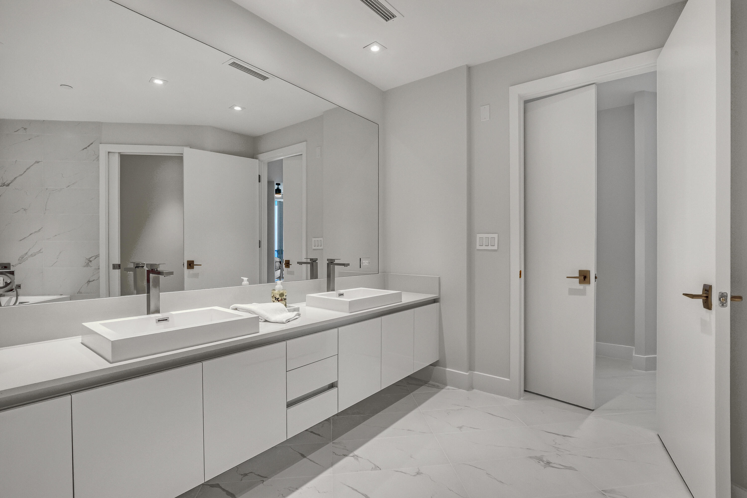 3100 N Ocean #H-1703 Riviera Beach, FL 33404