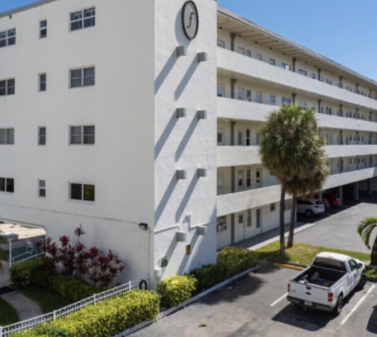 500 NE 14th #404 Hallandale Beach, FL 33009