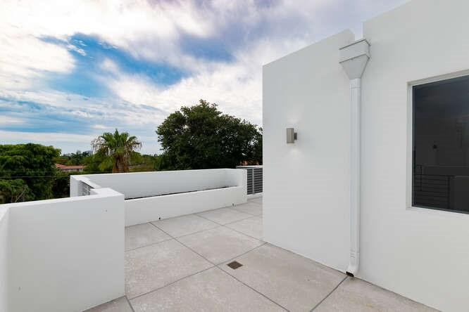 700 NE 14th #206 Fort Lauderdale, FL 33304