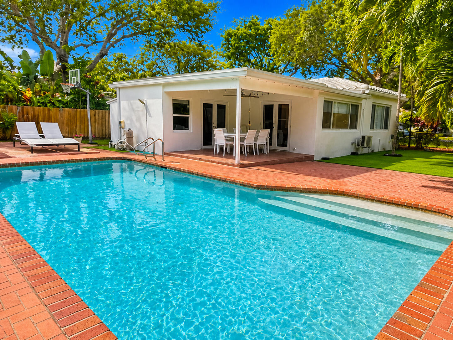 800 SE 11th Fort Lauderdale, FL 33316