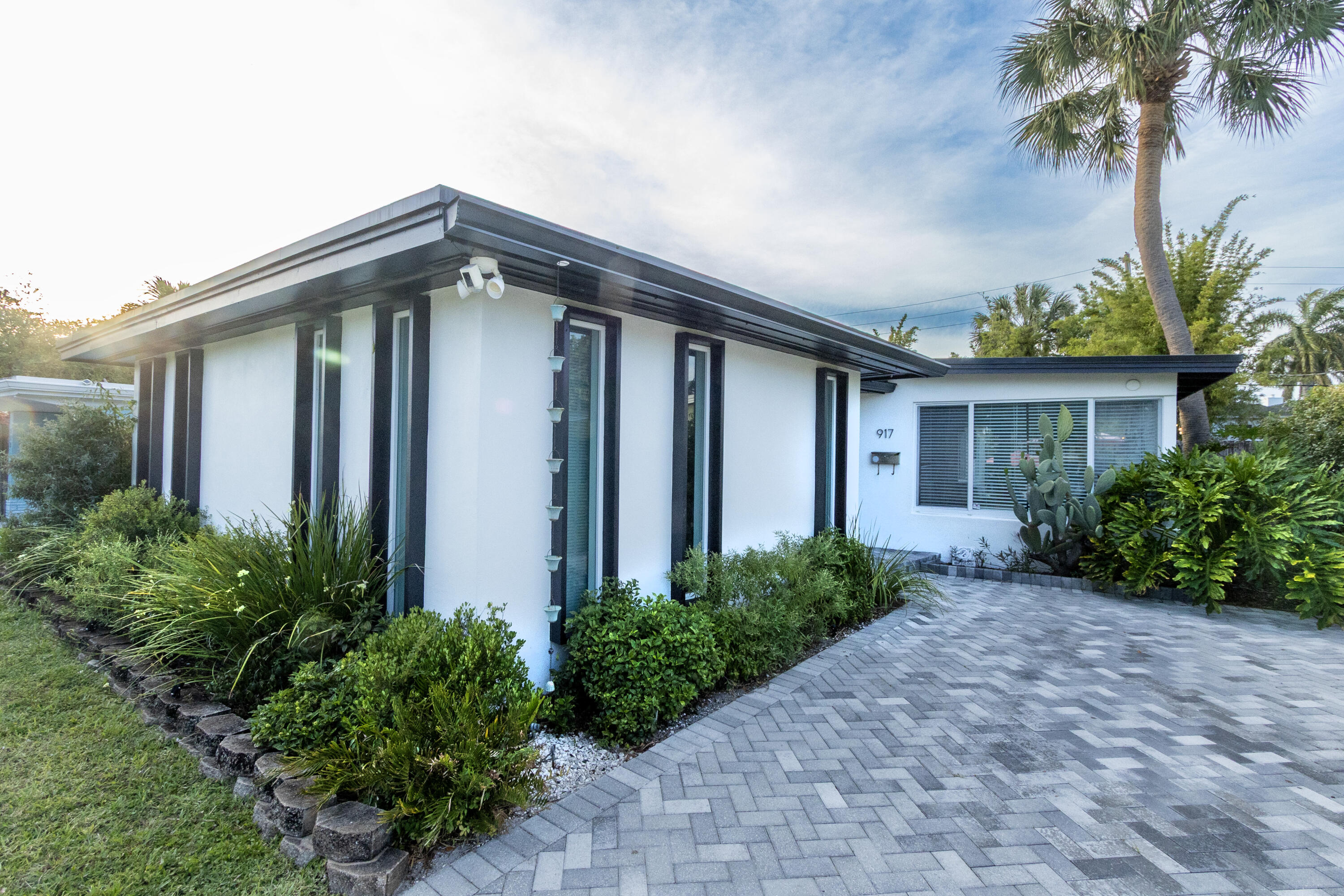 917 NE 18th Fort Lauderdale, FL 33305