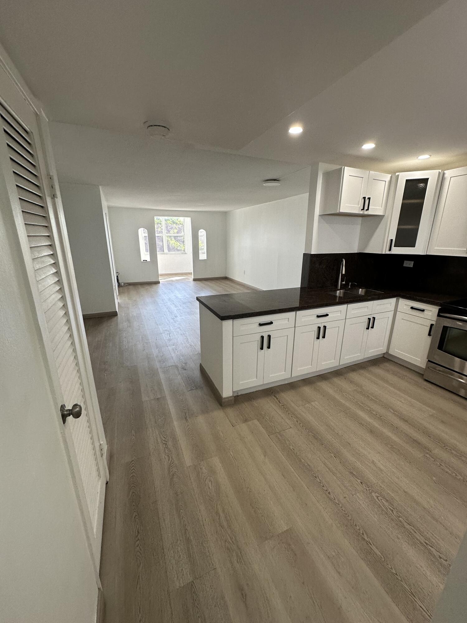 1660 NE 191st #404-1
