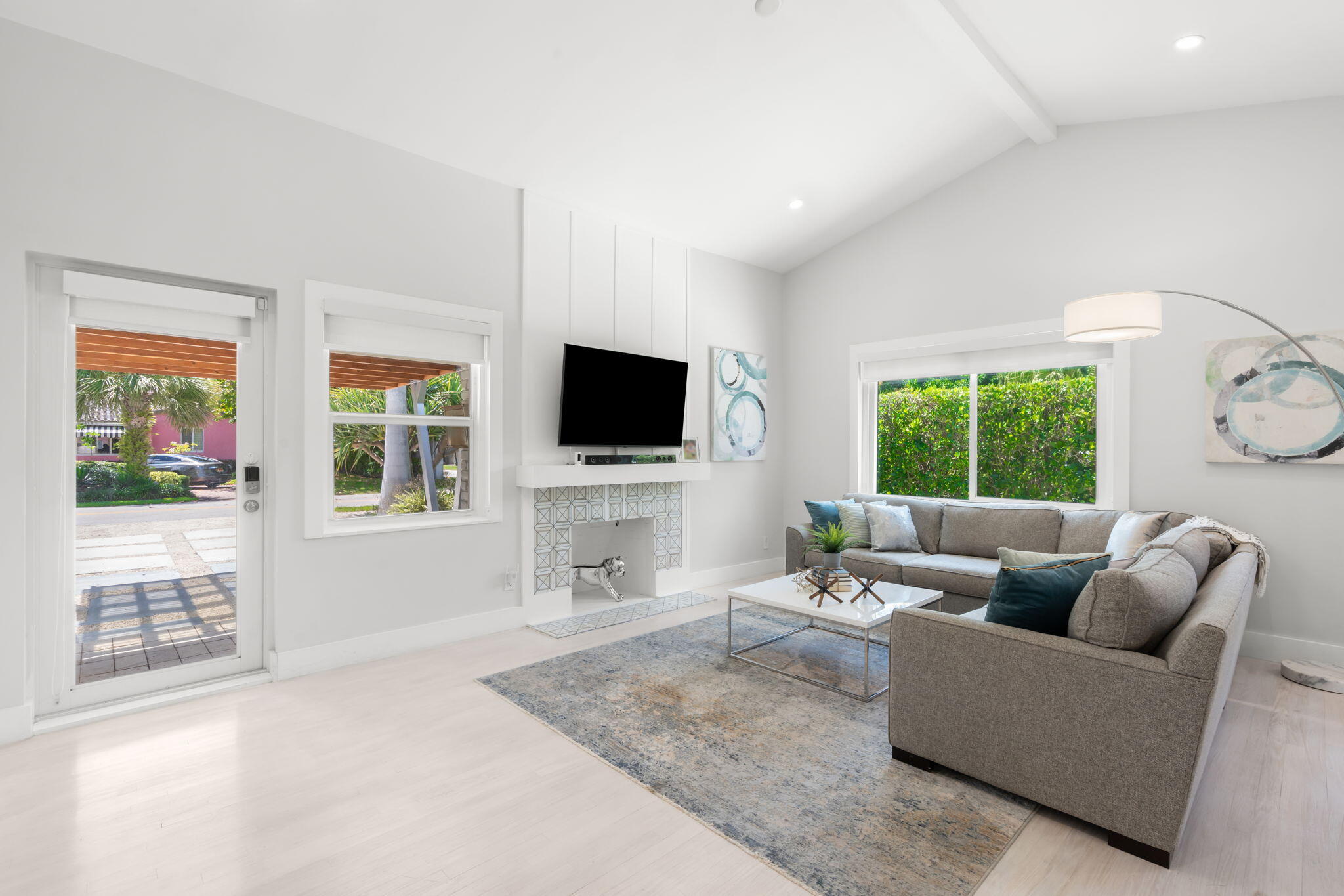 648 NE 17th Fort Lauderdale, FL 33304