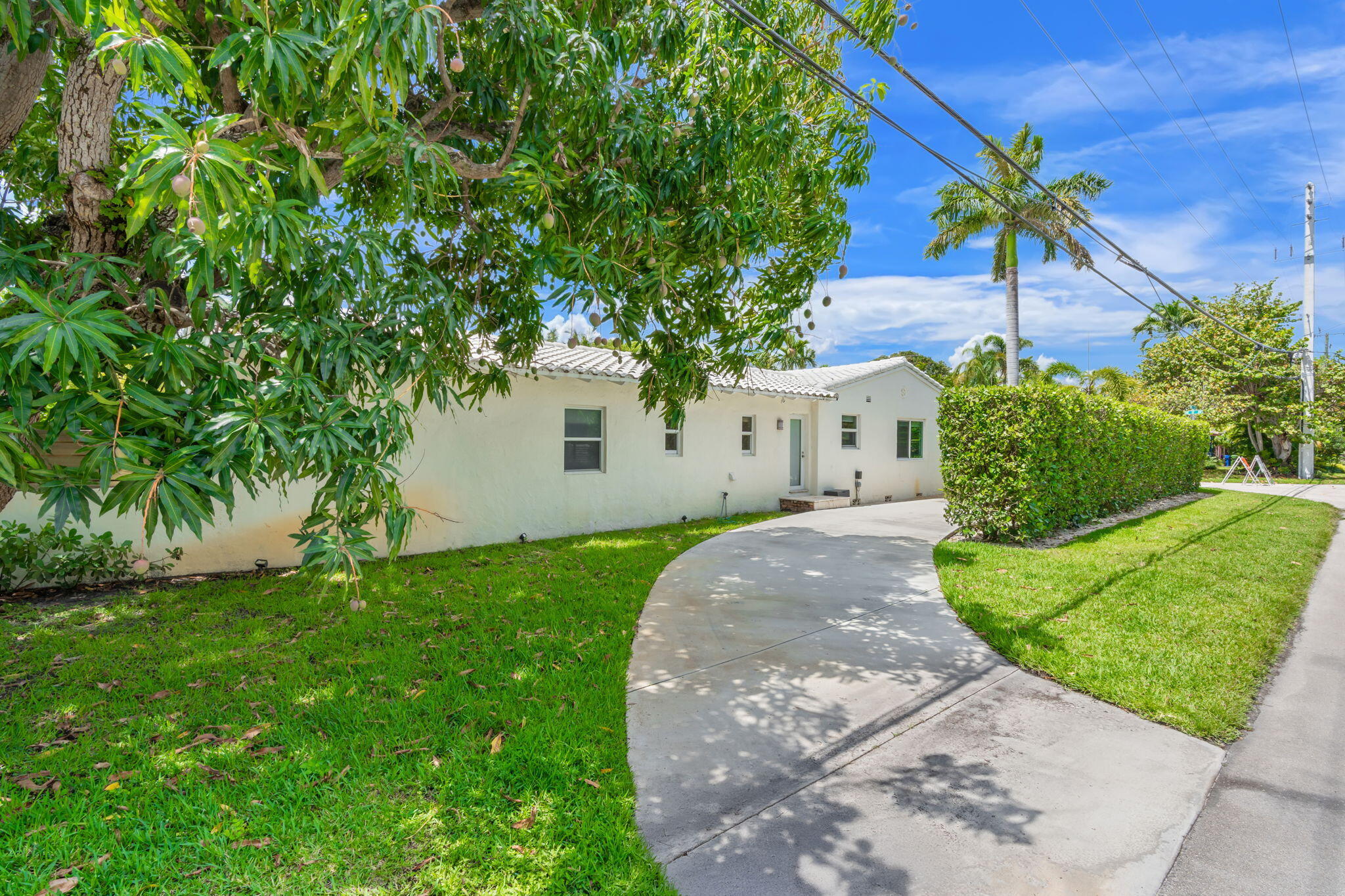 648 NE 17th Fort Lauderdale, FL 33304