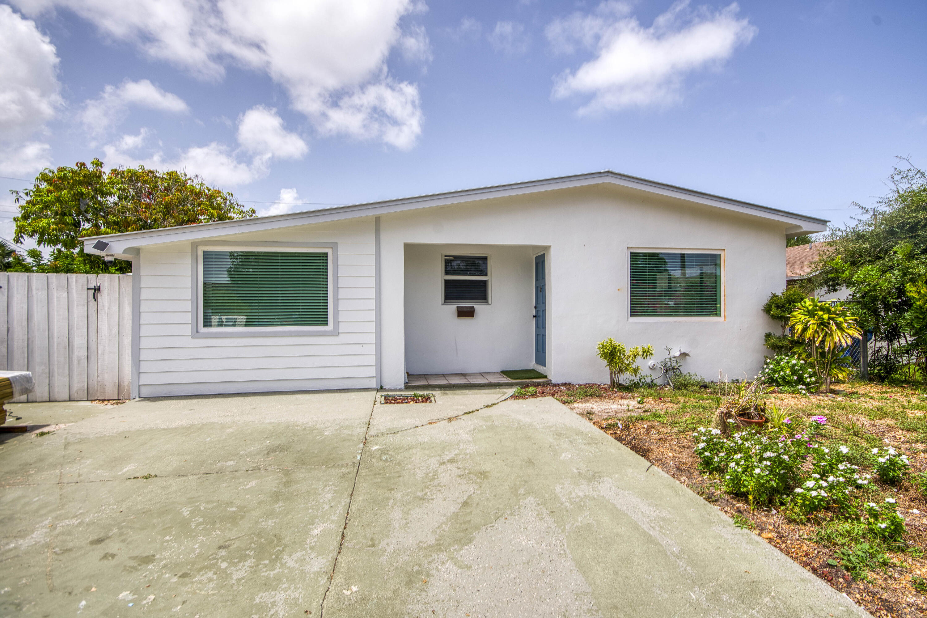 950 W 36th