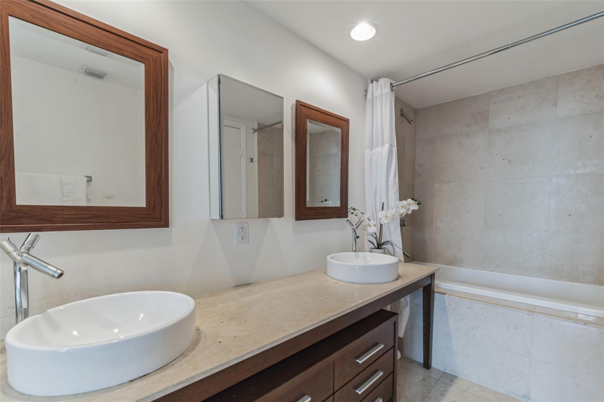 image Icon Brickell I14