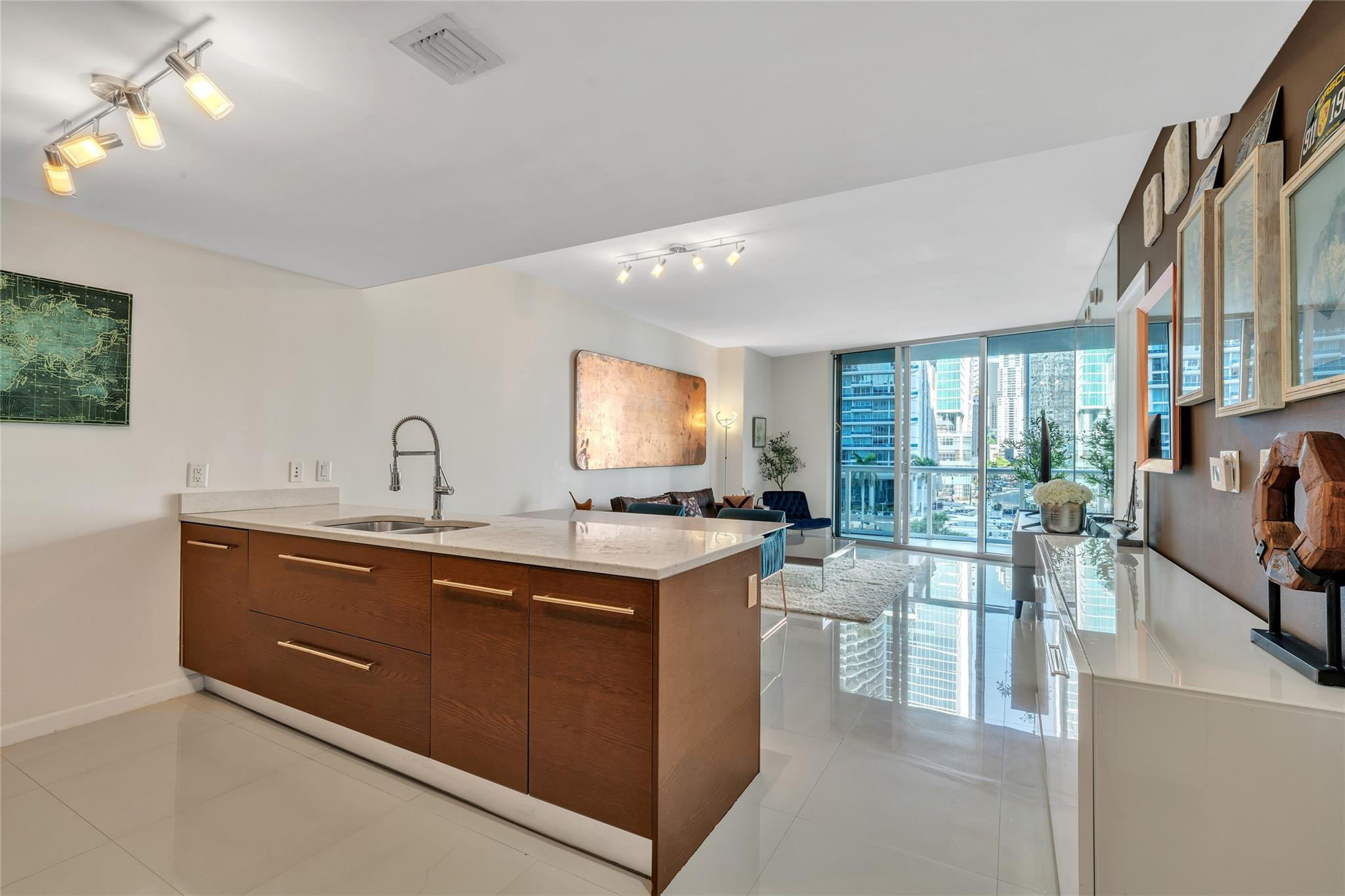 image Icon Brickell I1