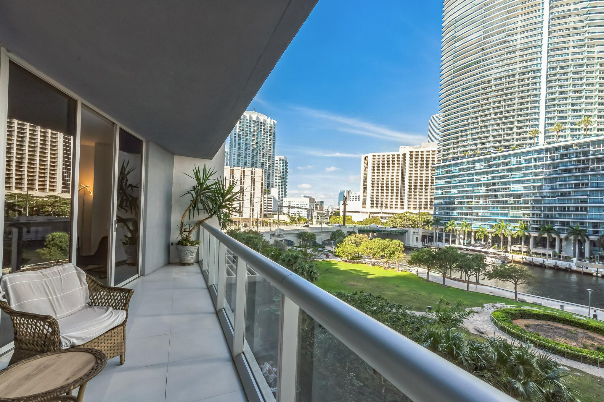 image Icon Brickell I24