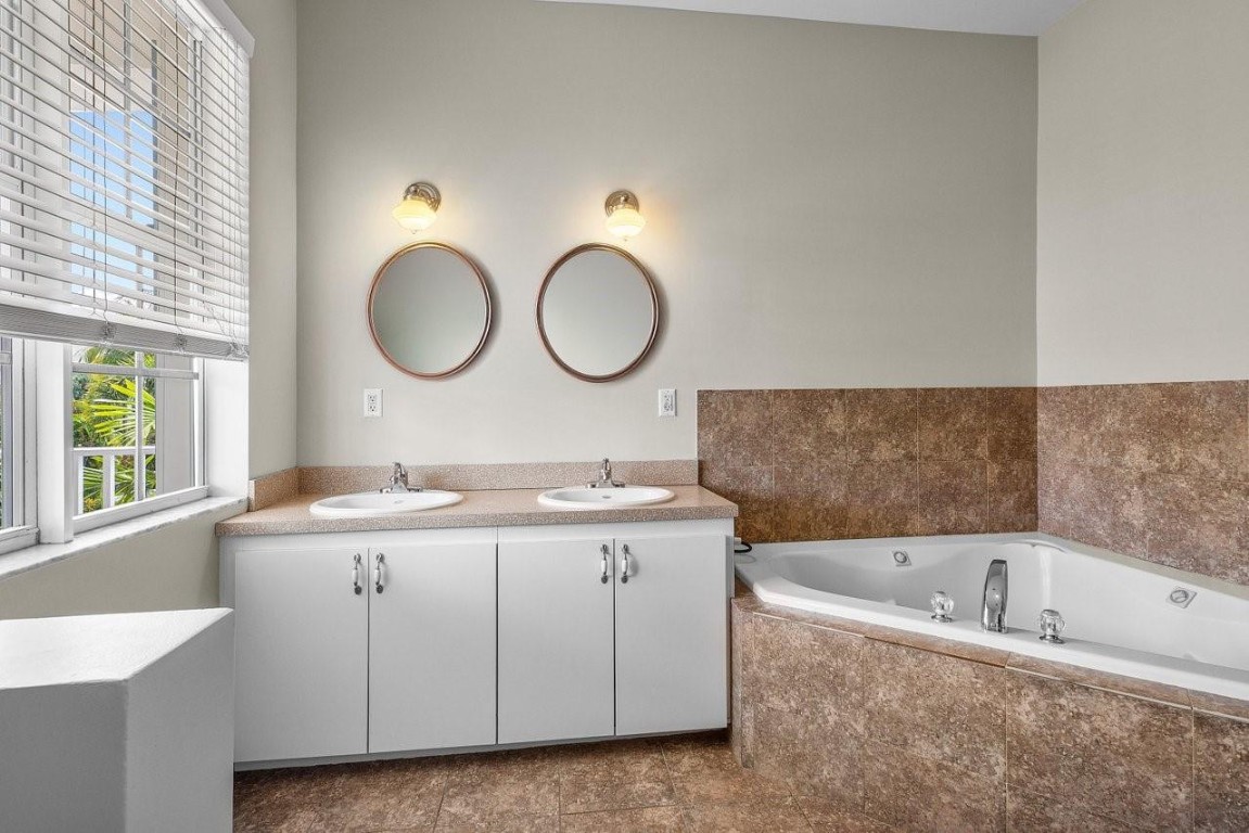 639 NE 17th Fort Lauderdale, FL 33304