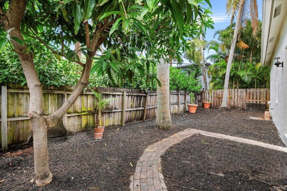 639 NE 17th Fort Lauderdale, FL 33304