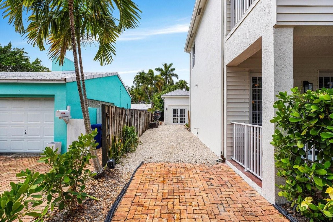 639 NE 17th Fort Lauderdale, FL 33304