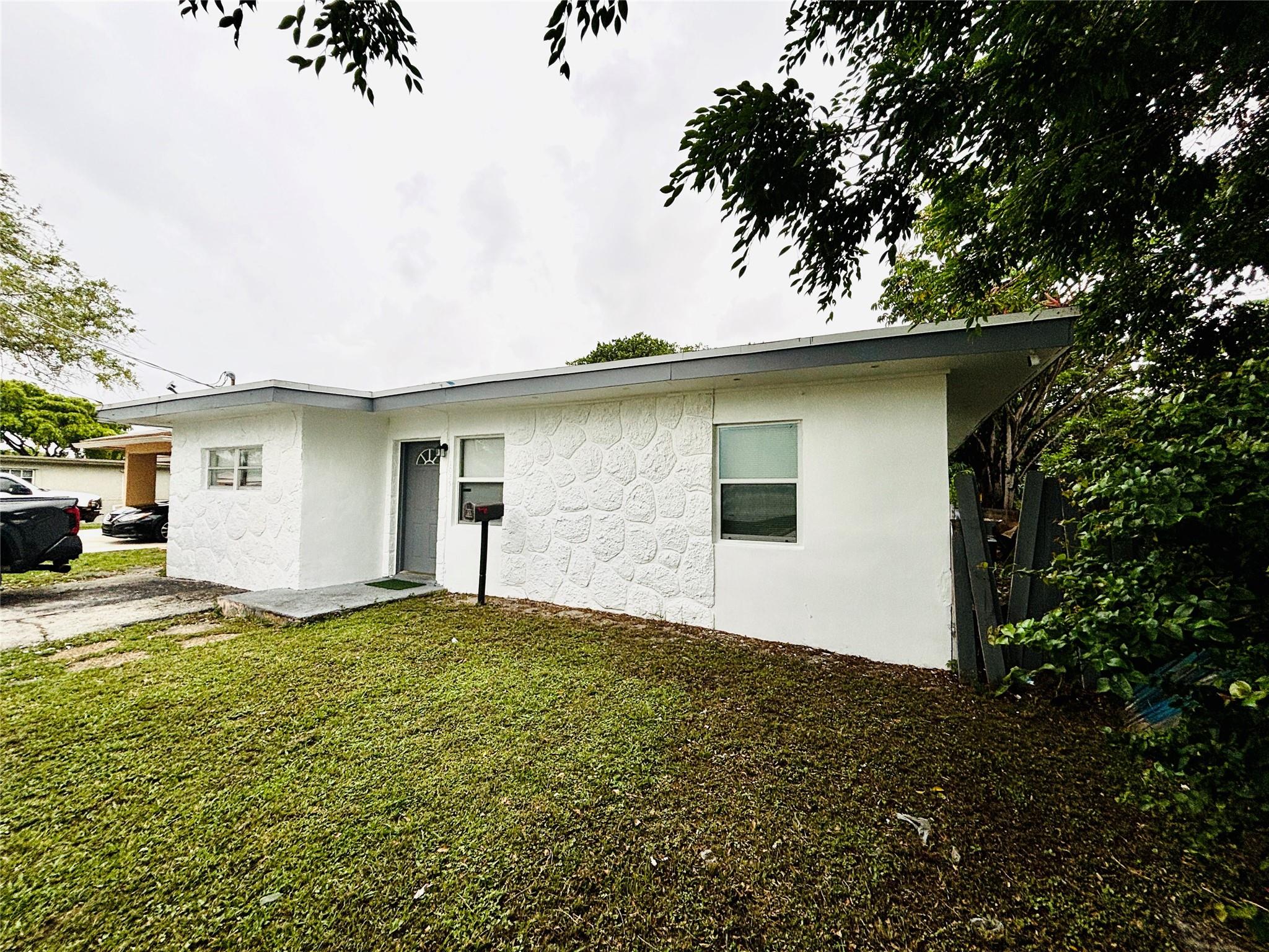 1025 NW 8th St