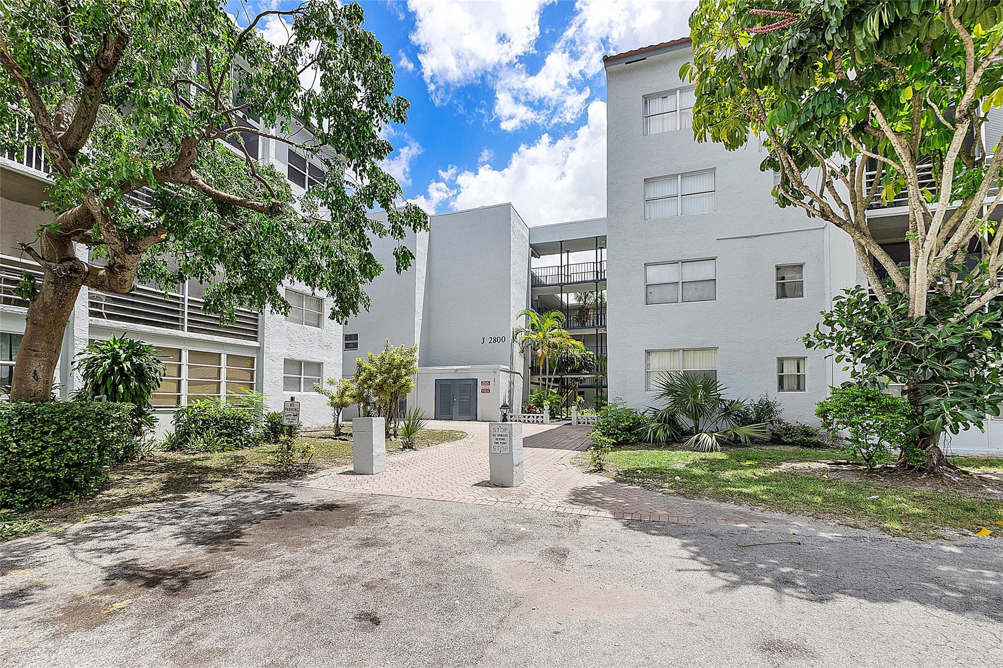 2800 Somerset Dr #202j