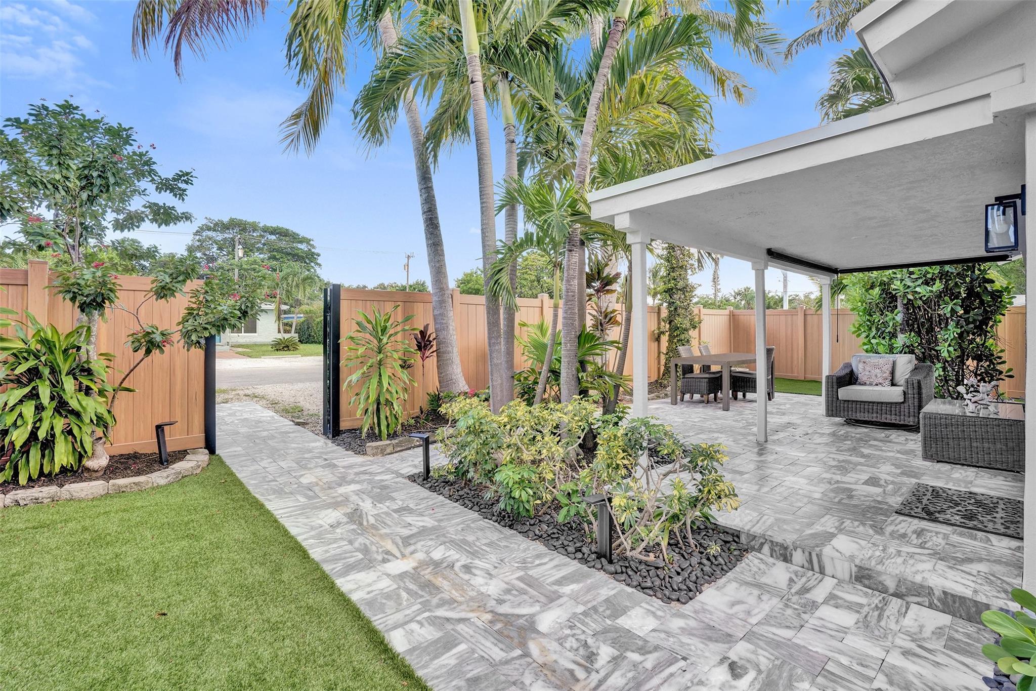 1215 NE 14th Ave