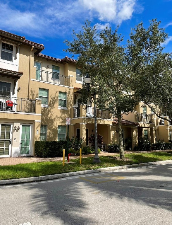 817 SW 147th #817 Pembroke Pines, FL 33027