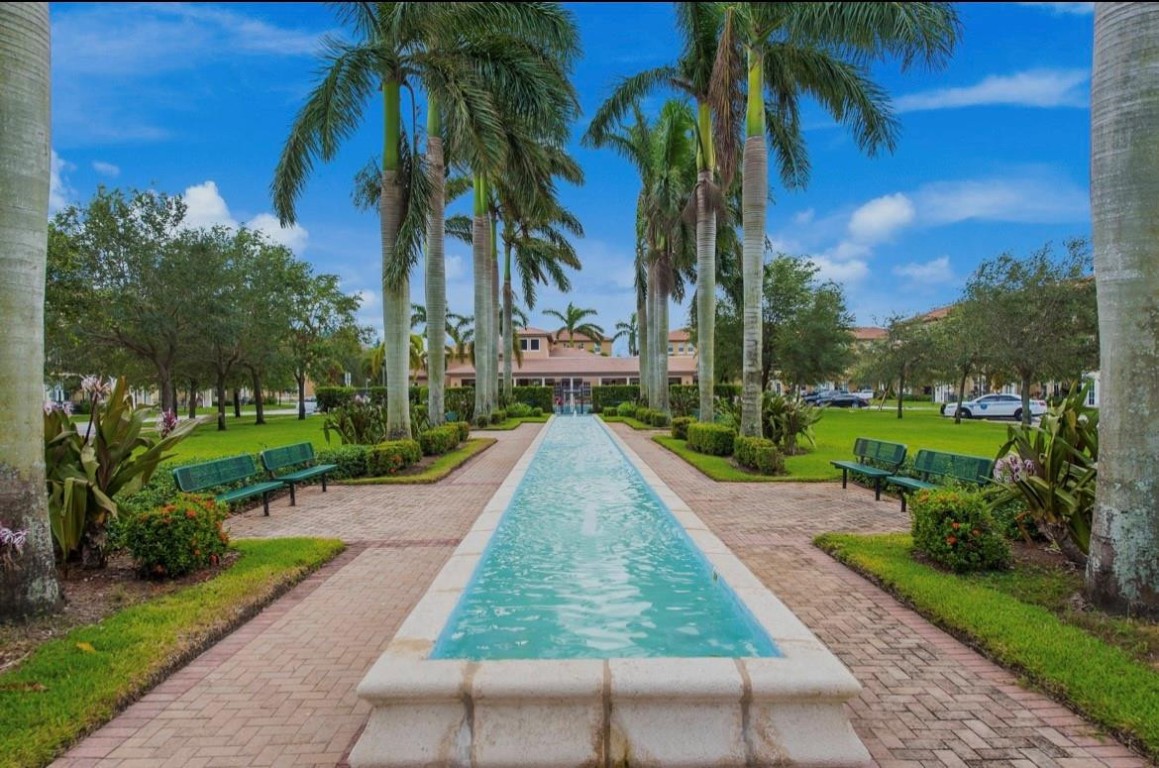 817 SW 147th #817 Pembroke Pines, FL 33027