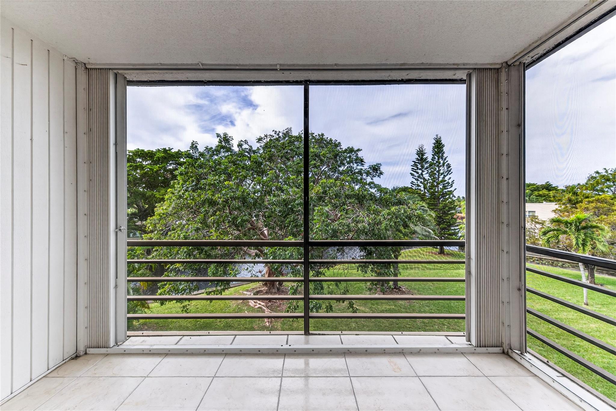 112 Royal Park Dr #3D