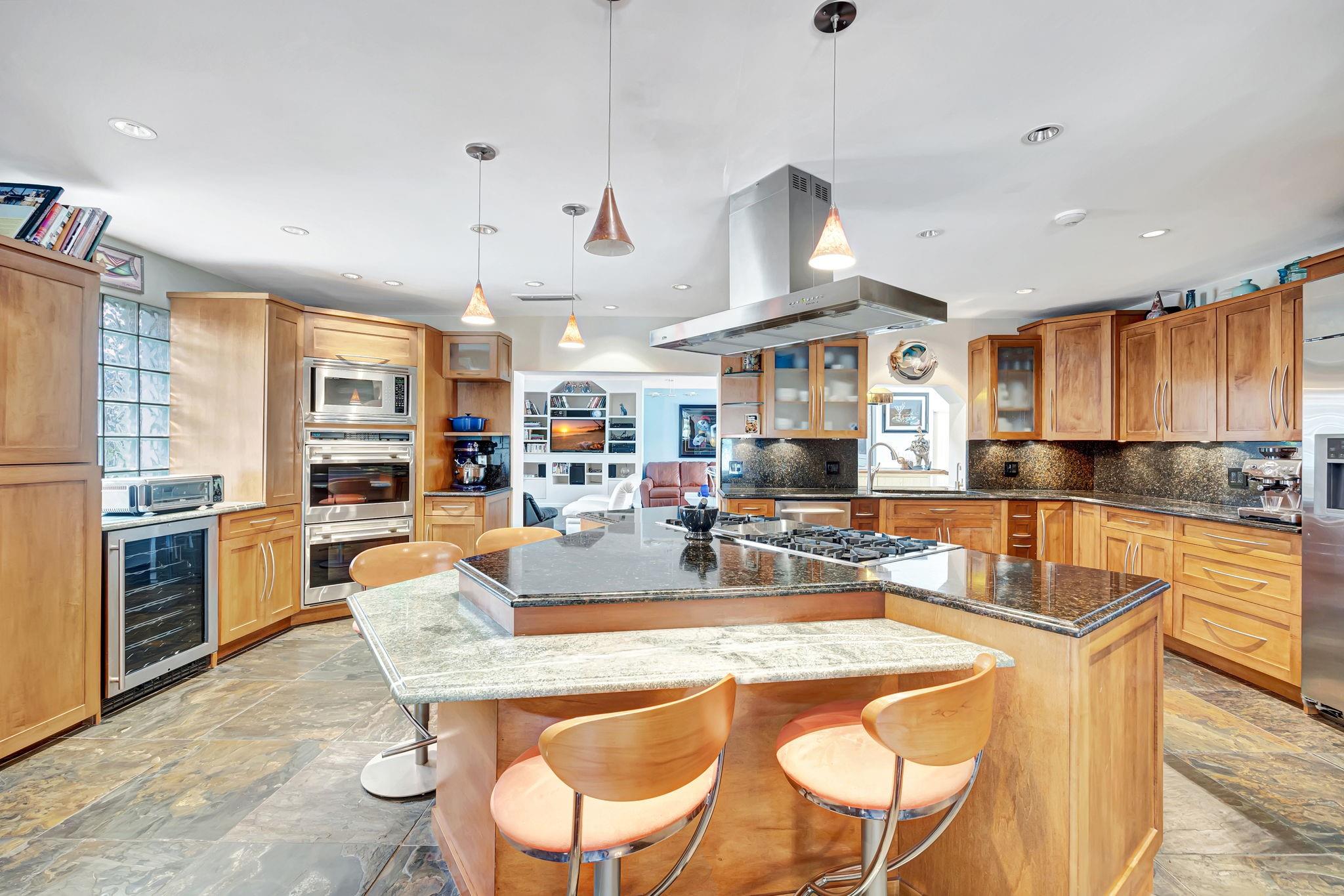 9980 SW 83rd Ave Miami, FL 33156