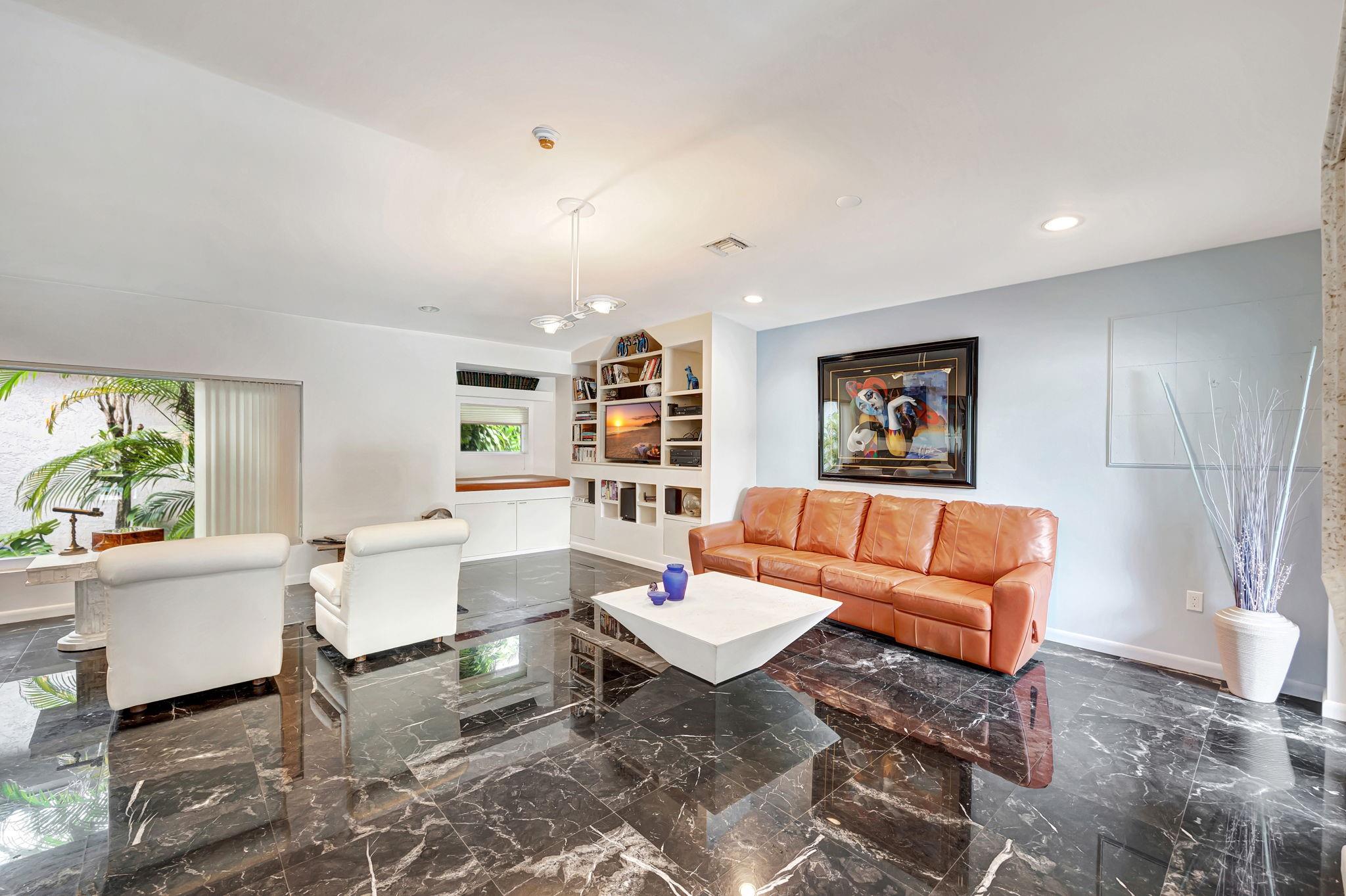 9980 SW 83rd Ave Miami, FL 33156