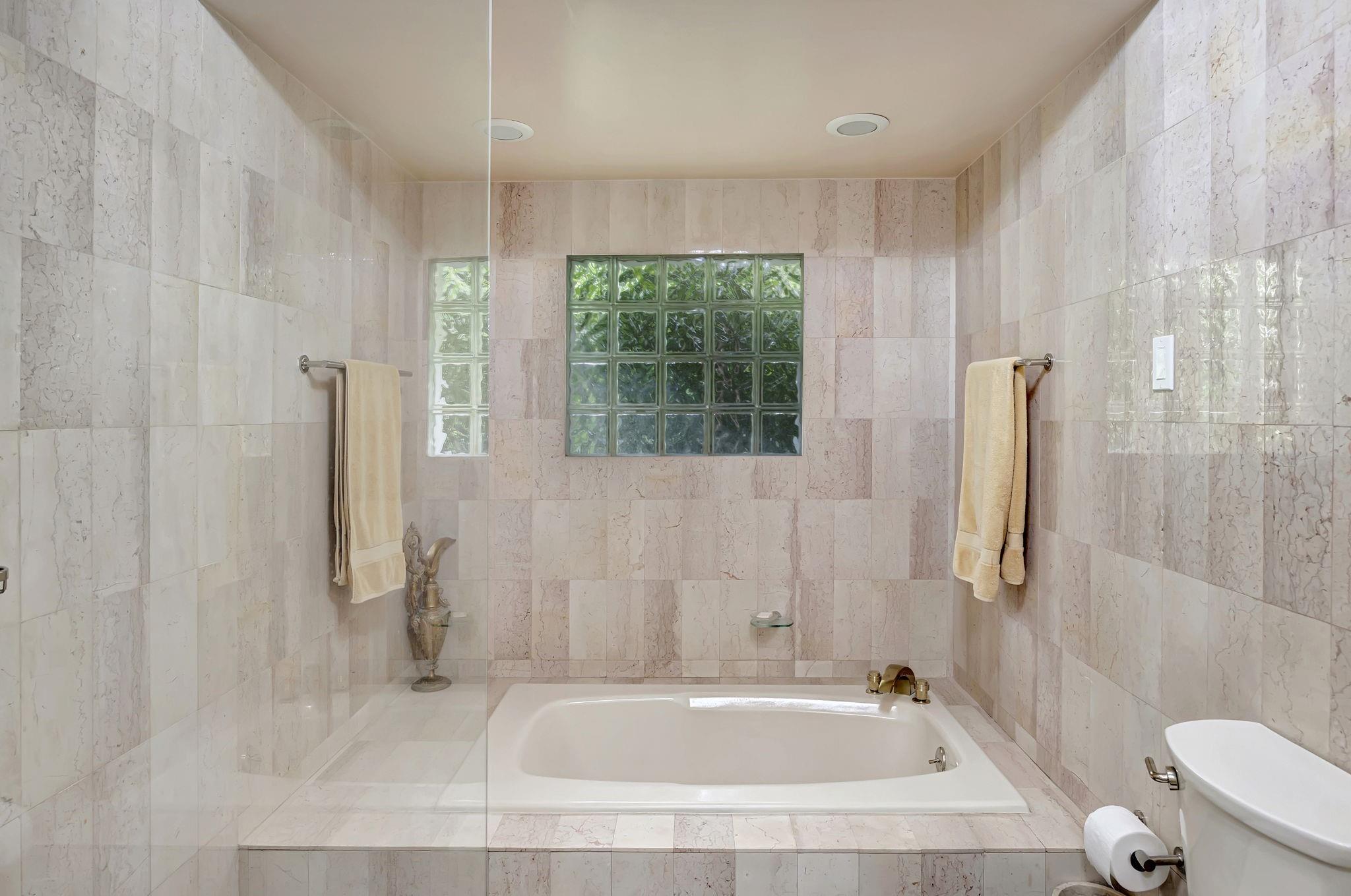 9980 SW 83rd Ave Miami, FL 33156