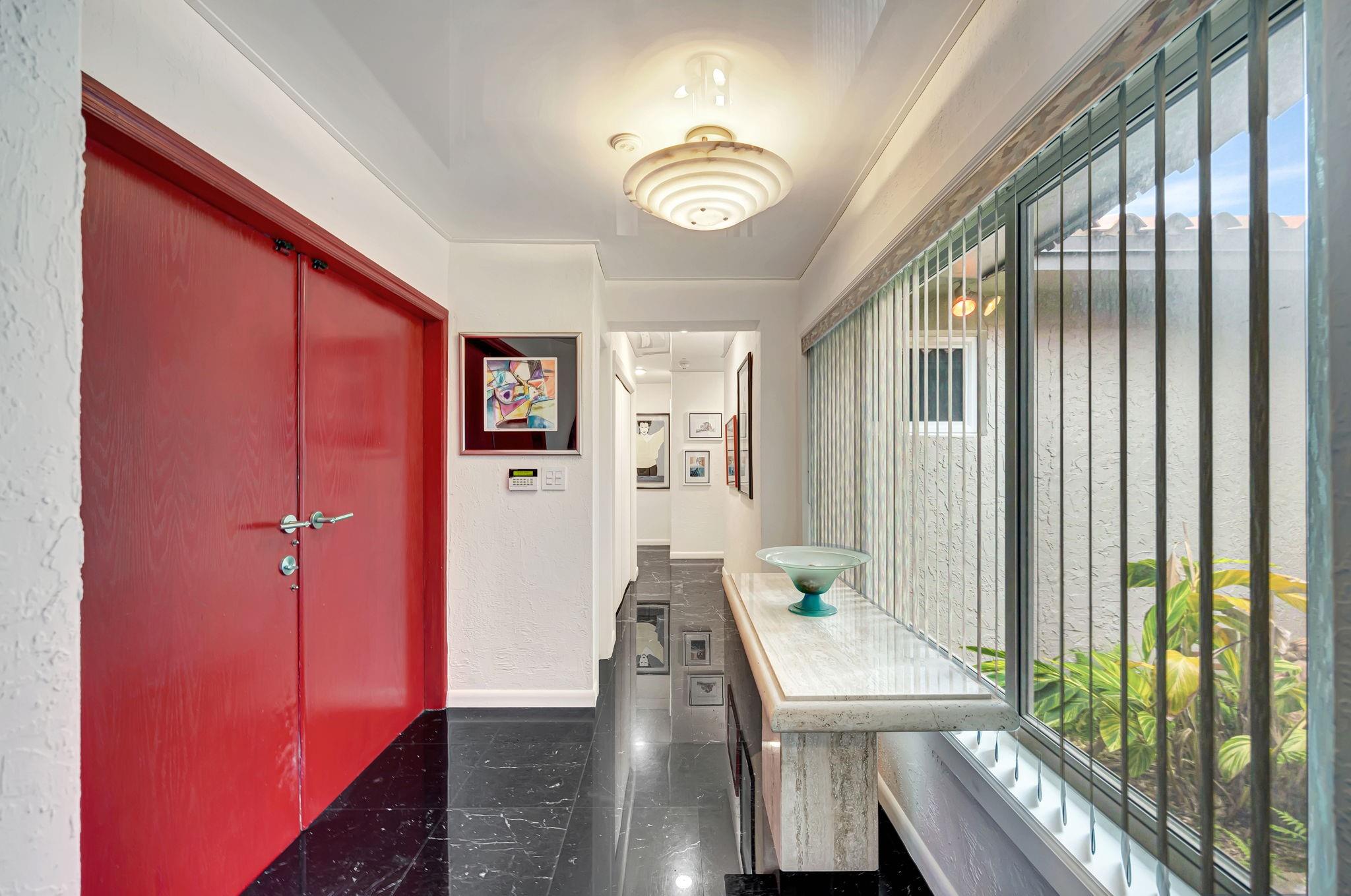 9980 SW 83rd Ave Miami, FL 33156