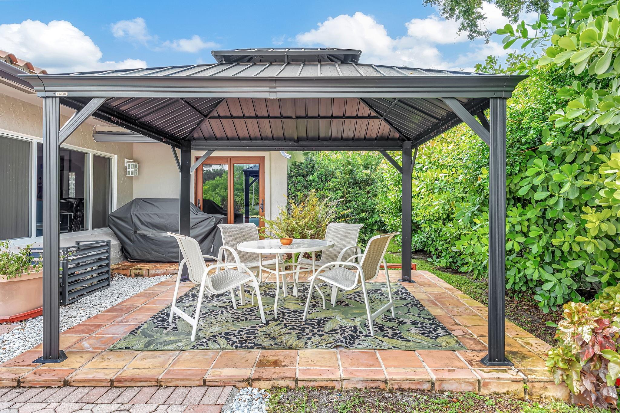 9980 SW 83rd Ave Miami, FL 33156