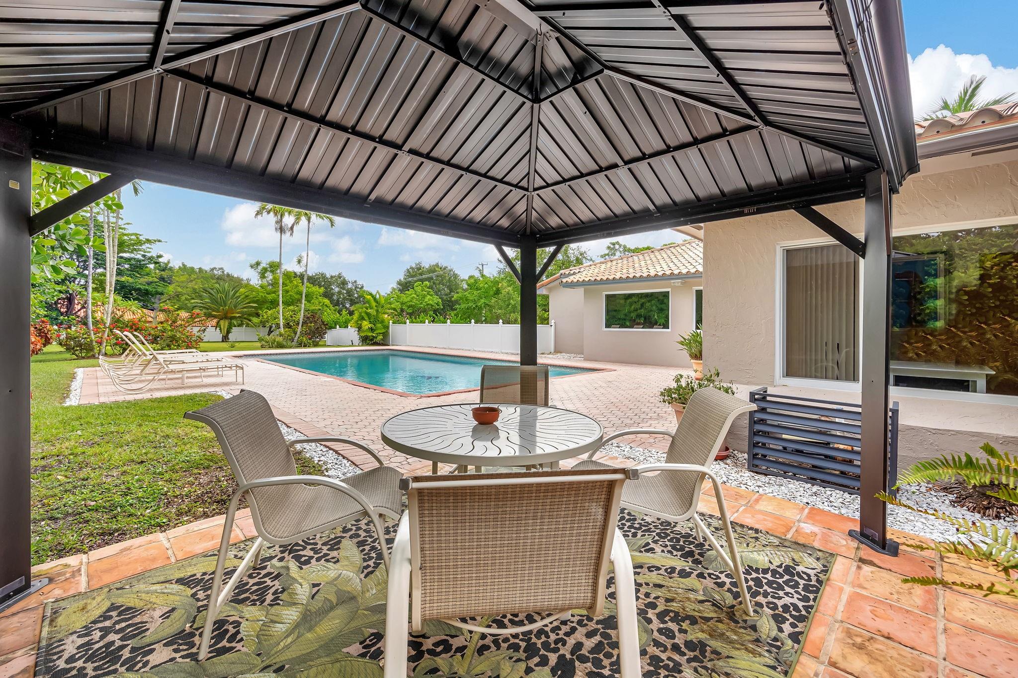 9980 SW 83rd Ave Miami, FL 33156