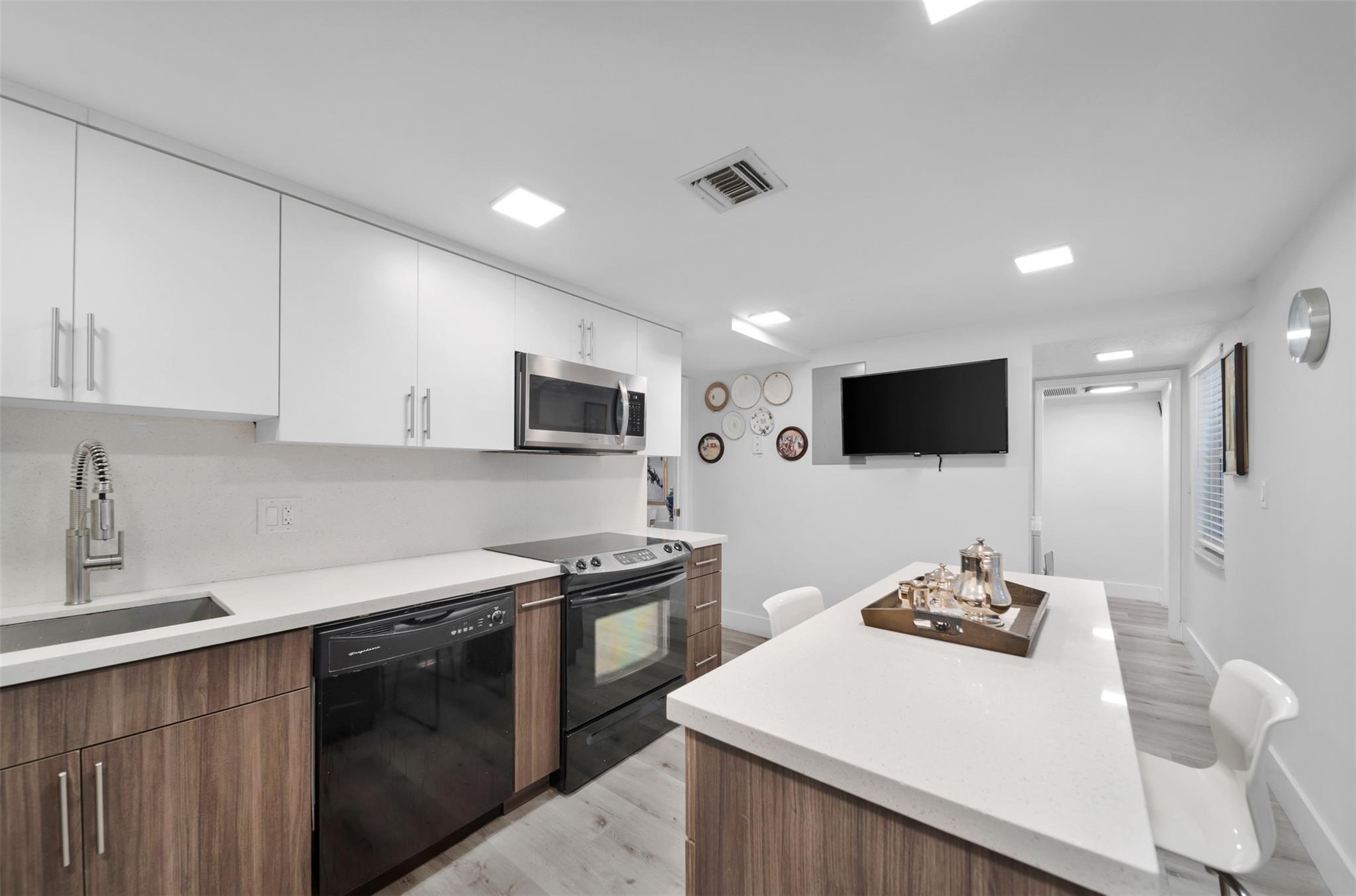 903 Cypress Grv Dr #105